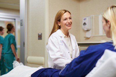 MSK thoracic surgeon Daniela Molena with a patient