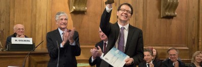 Dr. Michel Sadelain, Director of the Center for Cell Engineering, receives the Pasteur Weizmann/Servier Prize at the Academy of Sciences in Paris on October 16, 2018.